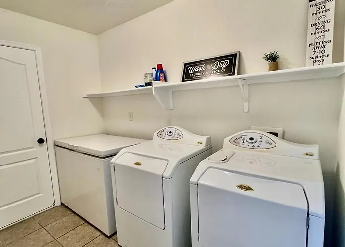 Large W3-car Garage & Quiet *